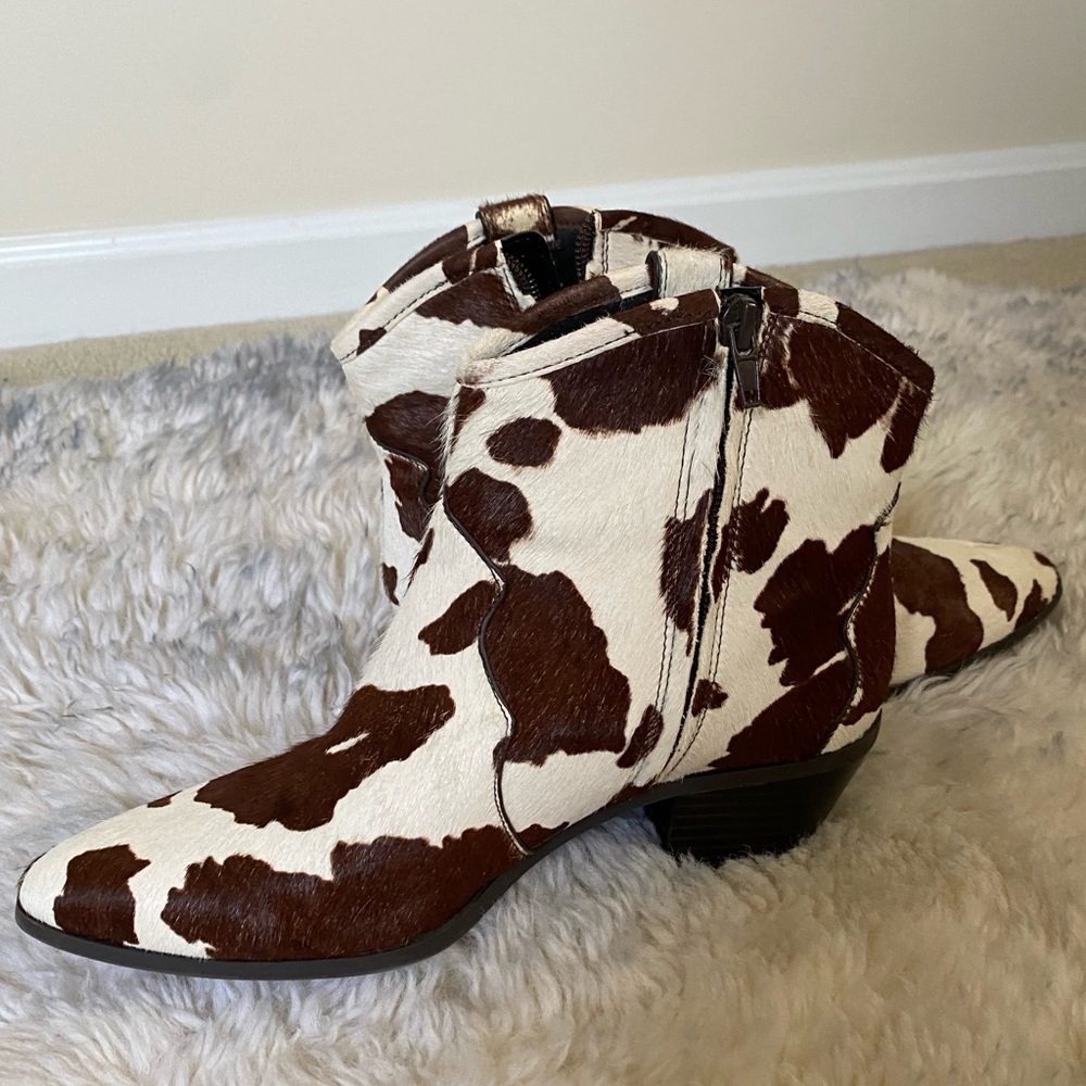 NWOT INC real cow hide western bootie